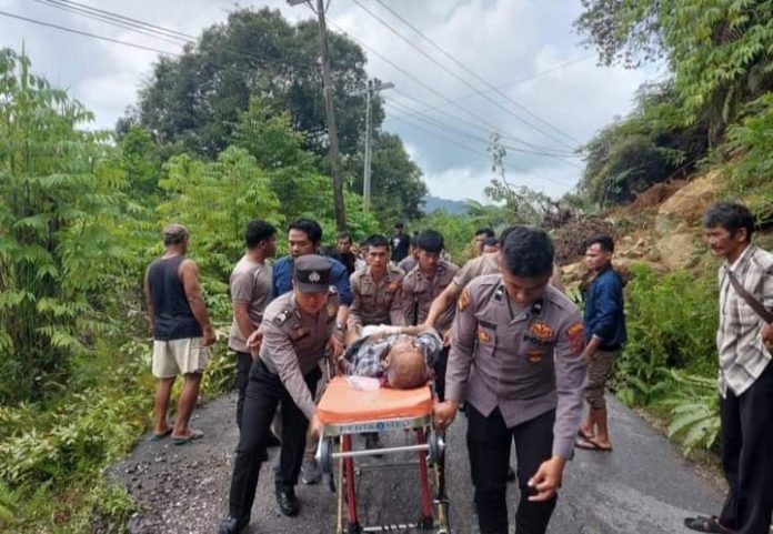 Longsor Terjang Desa Huangong, Dua Rumah Warga hingga Akses Jalan menuju Pakkat-Parlilitan Tertimbun