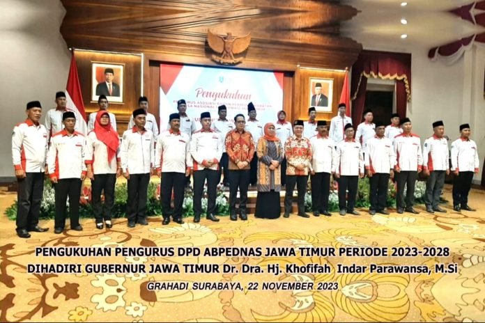 Award Dari ABPEDNAS Untuk Gubernur Jatim