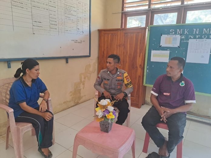 Bhabinkamtibmas Sambangi Sekolah, Ingatkan Para Guru Pentingnya Mencegah Bullyng Demi Wujudkan Situasi Kamtibmas Yang Kondusif