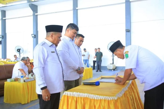 Bupati Lantik Pengurus FPK Kecamatan Se Labura
