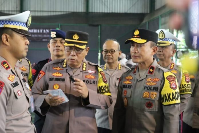 Cek Kesiapan Personel Yang Terlibat Operasi Mantap Brata, Wakapolda Banten Laksanakan Cek Kesehatan dan Tes Urin