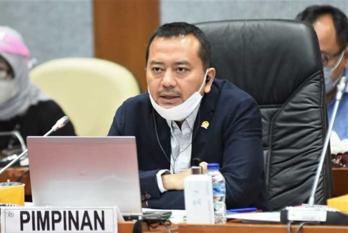 DPR Dorong Pemerintah Keluarkan Kepastian Kenaikan Gaji Guru di Indonesia