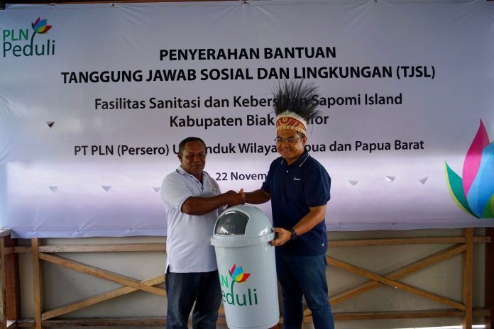 Dukung Pengembangan Wisata Papua, PLN Salurkan Bantuan Sanitasi Fasum di Pulau Sapomi, Biak