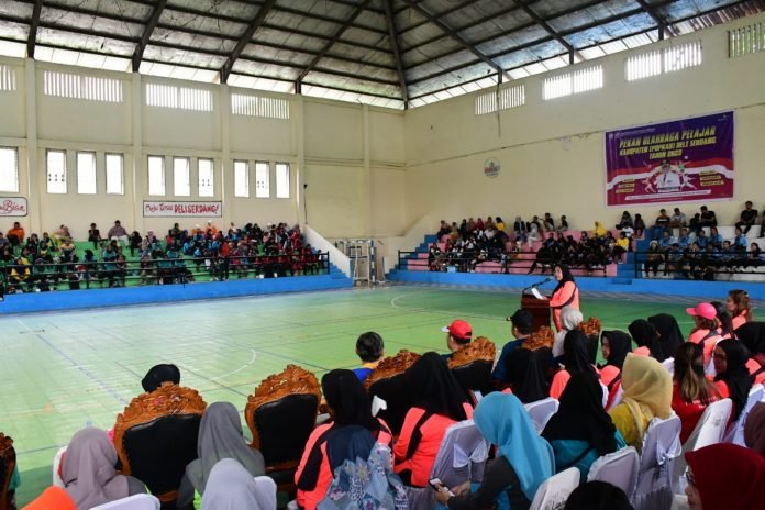 Plt Ketua TP PKK Buka Turnamen Voli Gembira Hari Ibu ke-95