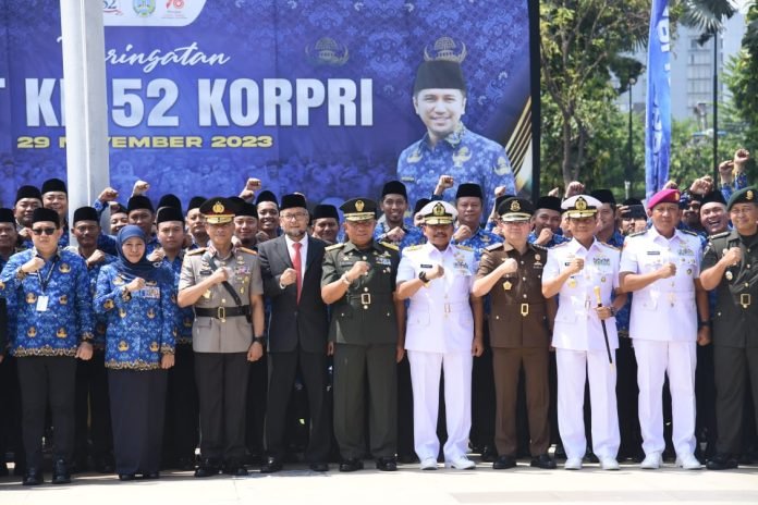 Kapoksahli Koarmada II Hadiri Peringatan HUT Ke-52 Korpri di Grahadi