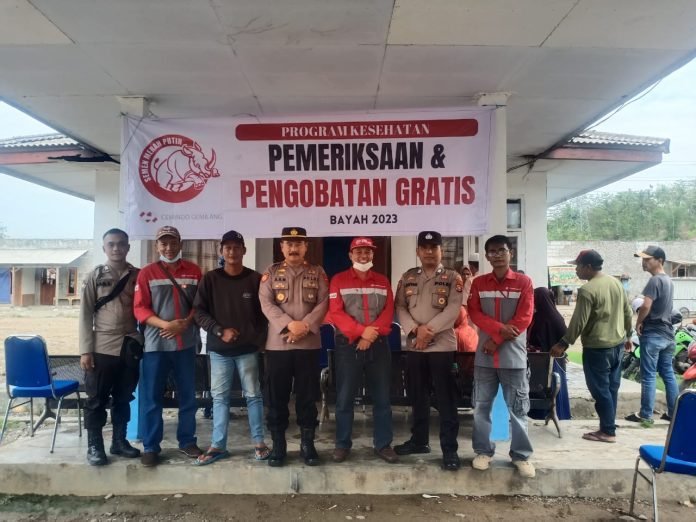 Pastikan Kondusifitas Jajaran Polsek Bayah Polres Lebak Monitoring Pemeriksaan Dan Pengobatan Gratis PT Cemindo Gemilang Di Desa Bayah Barat