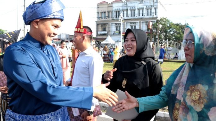 Peringatan HGN, Wabup Sergai Serahkan Sertifikat Penghargaan Guru Penggerak
