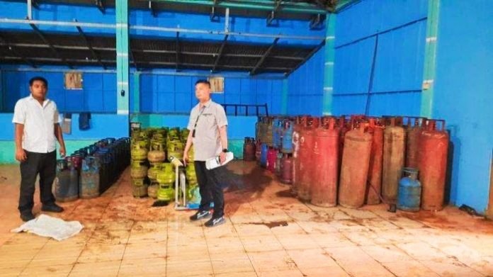 Poldasu Ungkap Gudang Gas Oplosan di Selambo Ujung, 380 Tabung Gas Disita dan 8 Orang Diamankan