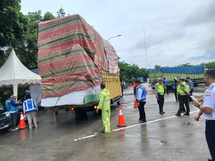 Polres Sergai Gelar Operasi Keselamatan Berkendara di Tol Medan-Tebing Tinggi, Sasarannya Kendaraan Overload