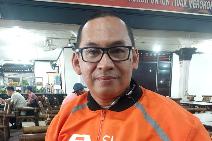Terpanggil Berbuat Dalam Sistem, Tukang Ojol Maju Jadi Caleg