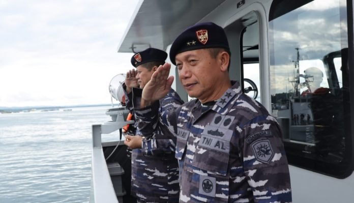 Tradisi Fleet Commander Inspection Tandai Pergantian Panglima Komando Armada III