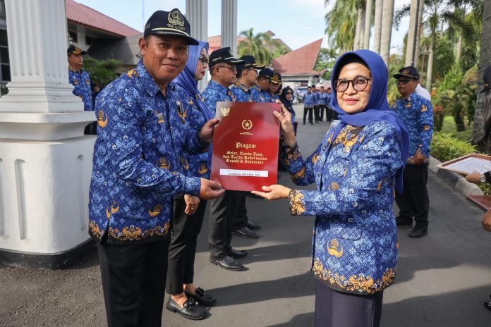 Wali Kota Menghadiri Upacara Peringatan HUT ke 52 Korpri di Halaman Balai Kota Pematang Sianțar