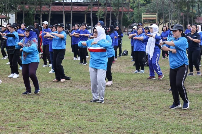 Wali Kota Mengikuti Senam Bersama Dalam Rangka Peringatan Hari Kesehatan Nasional
