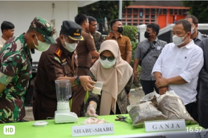 Wali Kota Pematang Siantar dr. Susanti Dewayani SpA Hadiri Pemusnahan Barang Bukti Perkara Tindak Pidana Berdasarkan Putusan Pengadilan Yang Telah Berkekuatan Hukum Tetap & Mengikat