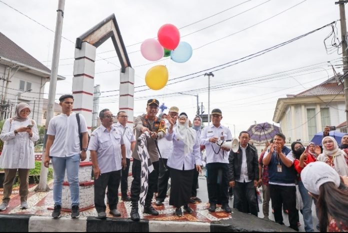 Wali Kota Pematang Siantar dr. Susanti Dewayani SpA Lepas Pawai  Perayaan Hari Kanak-kanak Nasional Tahun 2023
