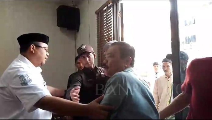 Saat RDP, Warga Medaksa Cekcok Dengan Anggota DPRD Cilegon