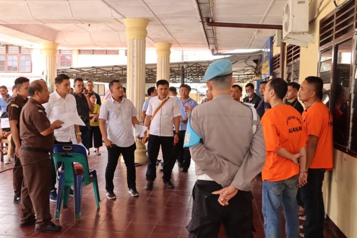 25 adegan diperagakan dalam rekonstruksi pembunuhan secara bersama-sama di polres pematang siantar 