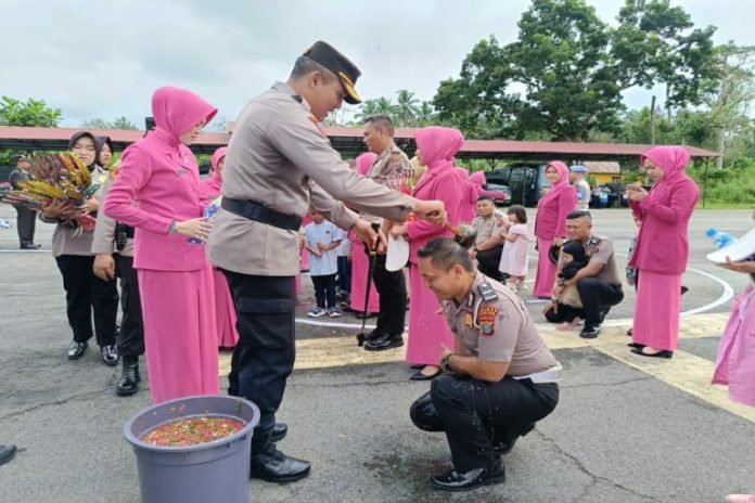 27 Personel Madina Naik Pangkat, AKBP Reza Harapkan Makin Bertambah Rasa Syukur kepada Allah SWT