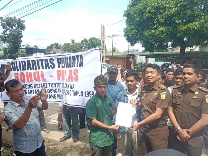 Aksi Solidaritas Aliansi Wartawan Rohul-Palas Dukung Kajari Palas Tuntut Penganiaya Wartawan