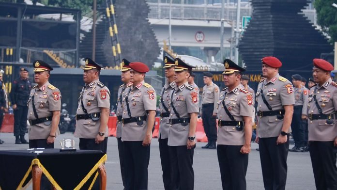 Anggap Polri Milik Masyarakat, Kapolda Metro Lantik Pejabat Utama di Lapangan Ditlantas Presisi