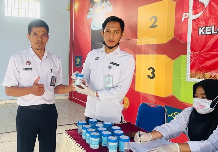 Antisipasi Gangguan Kamtib Akhir Tahun, Lapas Muara Enim Gelar Tes Urine Petugas dan Warga Binaan
