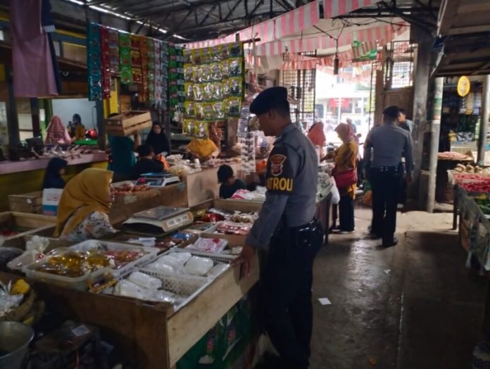 Antisipasi Penimbunan Bahan Pokok, Polisi Pantau ke Pasar Ciamis Manis