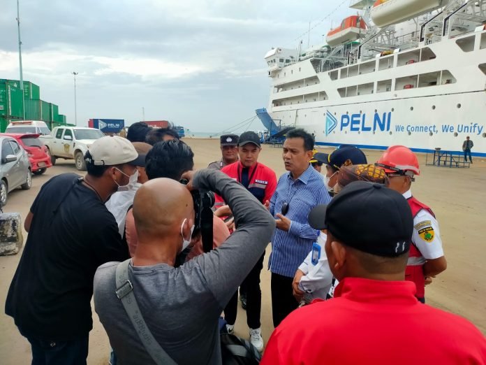 Antrean Padat dan Kritik Dari Anggota DPD RI Richard Pasaribu, dalam Momen Mudik Nataru di Pelabuhan Batu Ampar Batam