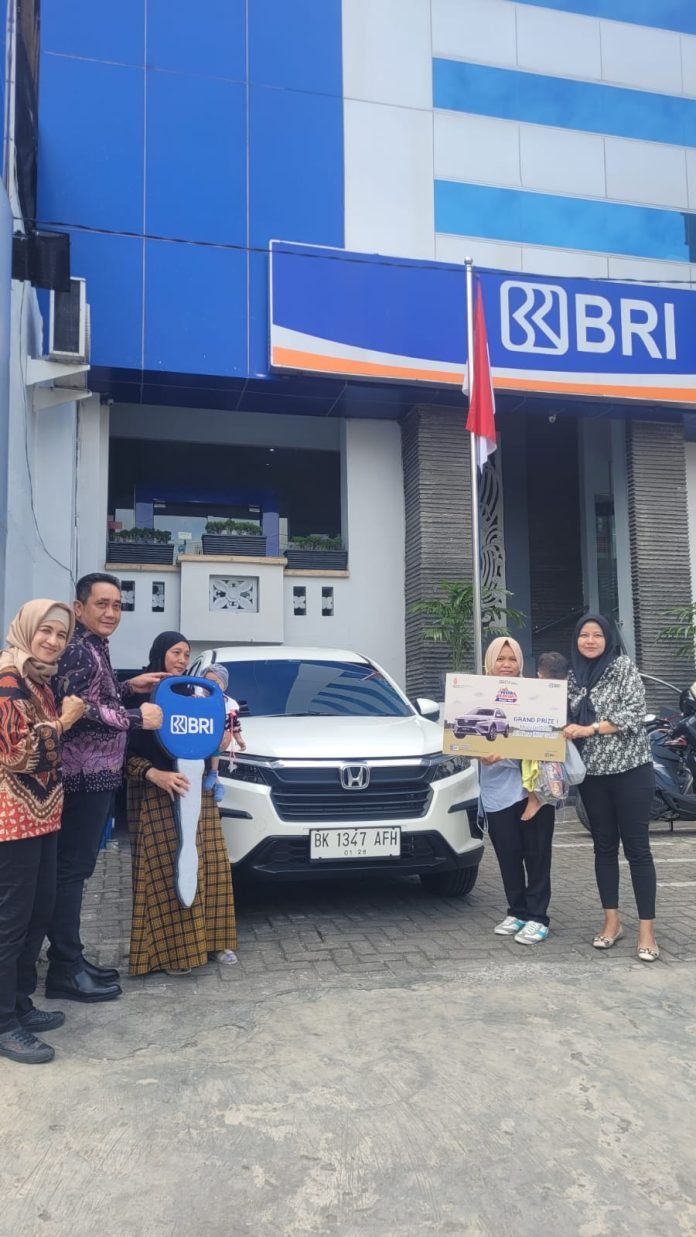 BRI BO Medan Thamrin Berikan Hadiah Utama Kepada Pemenang Periode I 2023