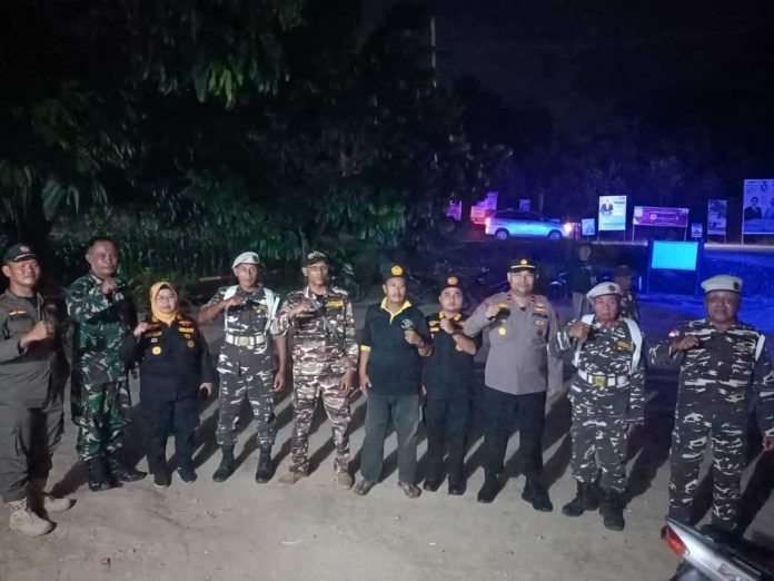 Berikan Rasa Aman NATARU Kapolsek Sabak Auh BersamaTNI Serta UPIKA Dan Ormas Rutin Gelar Patroli