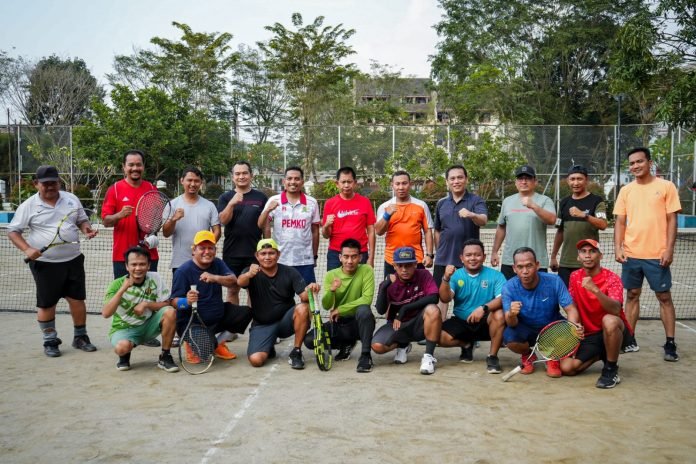 Berlangsung Seru Turnamen Tenis Lapangan Meriahkan Peringatan HUT Korpri ke-52 Berlangsung Seru, Turnamen Tenis Lapangan Meriahkan Peringatan HUT Korpri ke-52 di Kota Medan