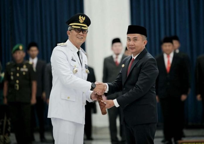 Bey Machmudin Lantik Agus Mulyadi Sebagai Penjabat Wali Kota Cirebon