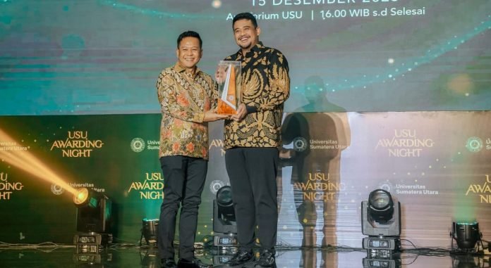 Bobby Nasution Dinobatkan Sebagai Tokoh yang Berkontribusi untuk Pendidikan di USU