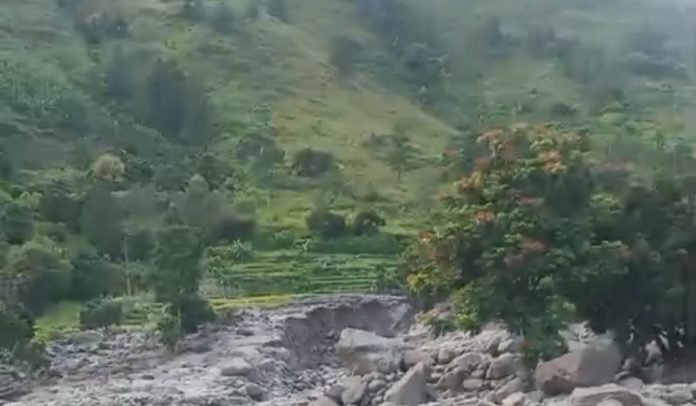 Bupati Humbahas Sebut 35 Rumah Rusak Berat dan 140 Warga Mengungsi imbas Longsor dan Banjir Bandang