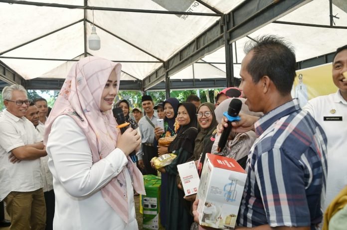 Bupati IDP Serahkan Bantuan Mesin dan Peralatan Tiga OPD