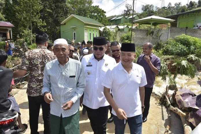 Bupati dan Ketua DPRD Tinjau, Aek Singolot Meluap, Sejumlah Pondok Santri Terbawa Arus Sungai