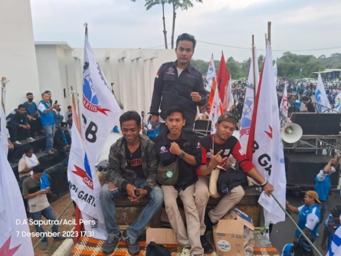 Buruh Provinsi Banten Gelar Aksi Unjuk Rasa di Kantor Gubernur