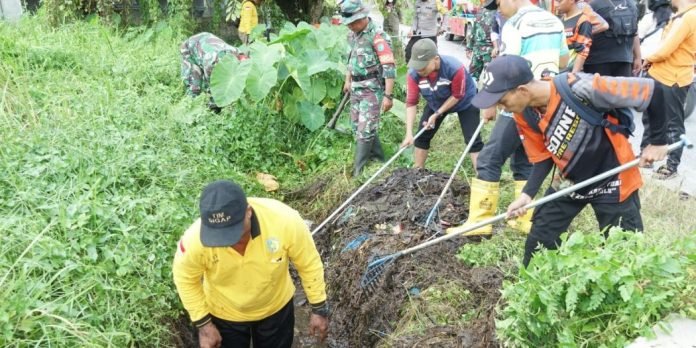 Cegah Potensi Banjir, Tim Satgas Bencana Kota Palangka Raya Terus Lakukan Normalisasi Drainase 1