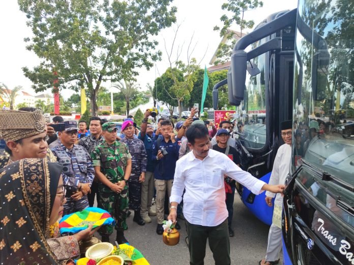 Danyonmarhanlan IV Hadiri Peresmian Bus Trans Batam