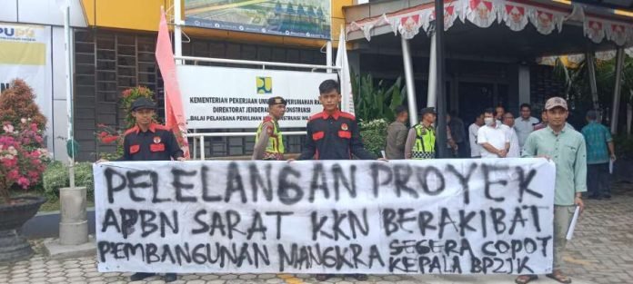Demo, Mahasiswa Desak KPK Usut Indikasi KKN Pada Pelelangan Proyek di BP2JK Aceh, Desak Menteri PUPR RI Copot Kepala BP2JK Aceh
