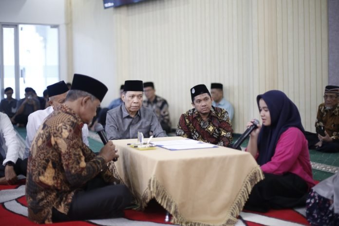 Diantar Ibu Kandung, Mahasiswi FEB UMSU  Bersyahadat