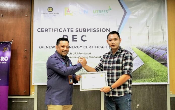 Dukung Energi Hijau, PLN Kalbar Layani Permintaan REC Pertama Perusahaan di Kalimantan Barat