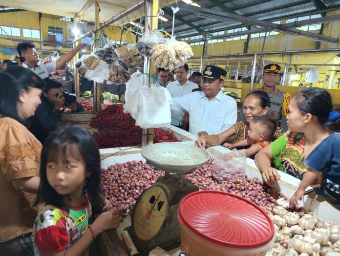 Forkopimda Sergai Belanja Sayur Di Pasar Rampah