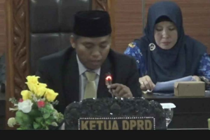 Gabungan Komisi DPRD Lotim. Targetkan Pendapatan Daerah Tahun 2024 Rp.3,28 Triliun.
