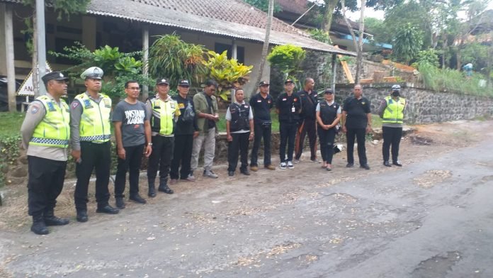 Gabungan Personil OMB Polres Tabanan dan Polsek Tabanan Amankan Kegiatan Simakrame.