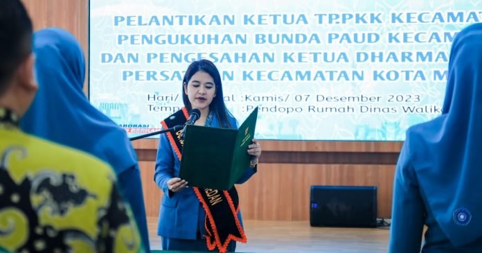 Ini Pesan Kahiyang Ayu Usai Lantik dan Kukuhkan Ketua TP PKK dan Bunda PAUD Kecamatan