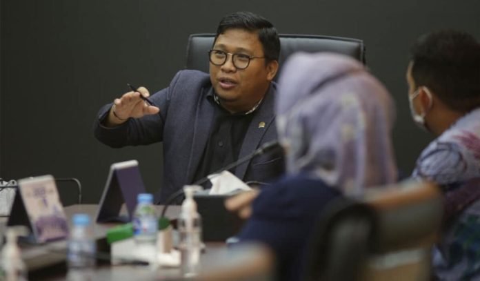 Irwan Demokrat Klaim Prabowo Tampil Rileks dan Tulus di Debat Pertama Capres