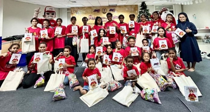 JNE Melangkah Bersama Dengan Semangat Mengasihi untuk Indonesia di Natal 2023