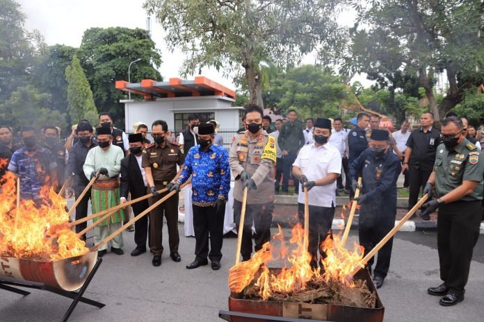 Jelang Akhir Tahun, Polda Riau Musnahkan Sejumlah Barang Bukti