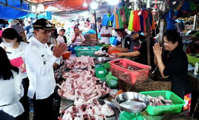 Jelang Nataru, Pemkab Samosir Monitoring Harga Bapokting di Pasar Tradisional Onan Baru