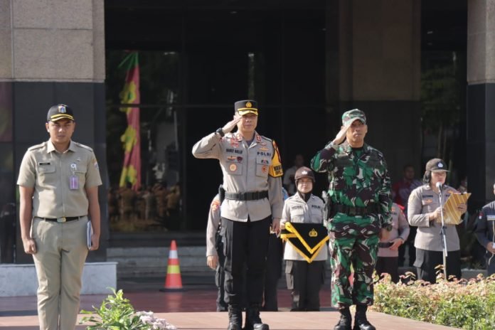 Jelang Nataru, Polres Metro Jakarta Barat Bersama Dengan Forkopimko Apel Gelar Pasukan Operasi Kepolisian Terpusat Lilin 2023